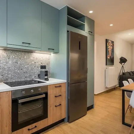 White House 3 Floor Apartment *